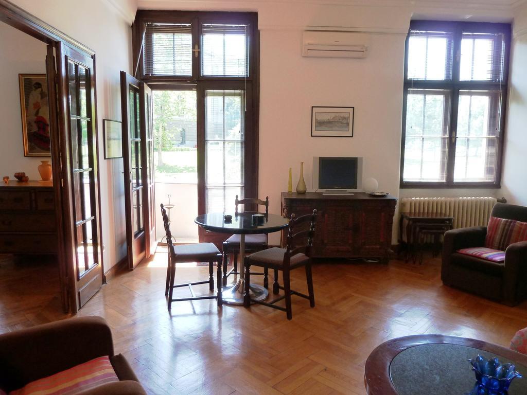 Apartment Parliament Park Belgrado Esterno foto